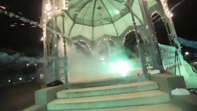 Le premier Danseur Feu d'artifice ... mélanger Hip Hop et Pyrotechnie!