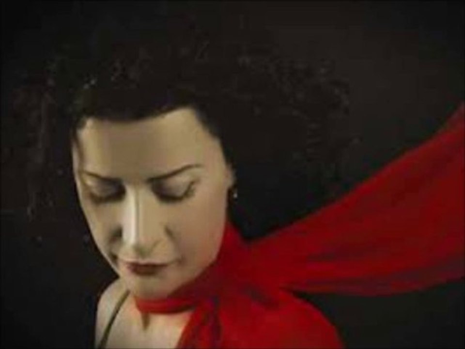 Bir Tatlı Tebessümün Bin Vuslata Bedeldir - Eda Karaytuğ