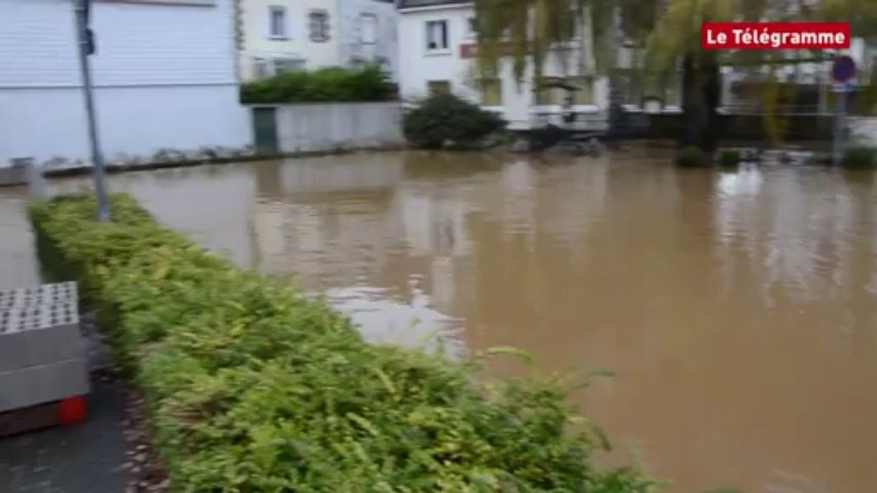 Pontivy. Le Blavet déborde : la rue de la Fontaine inondée