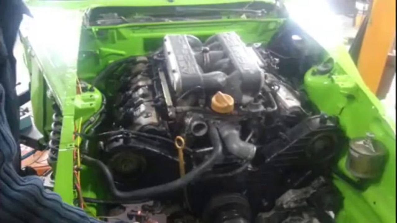 Premier démarrage Porsche 928 après installation d'une injection Sybele.