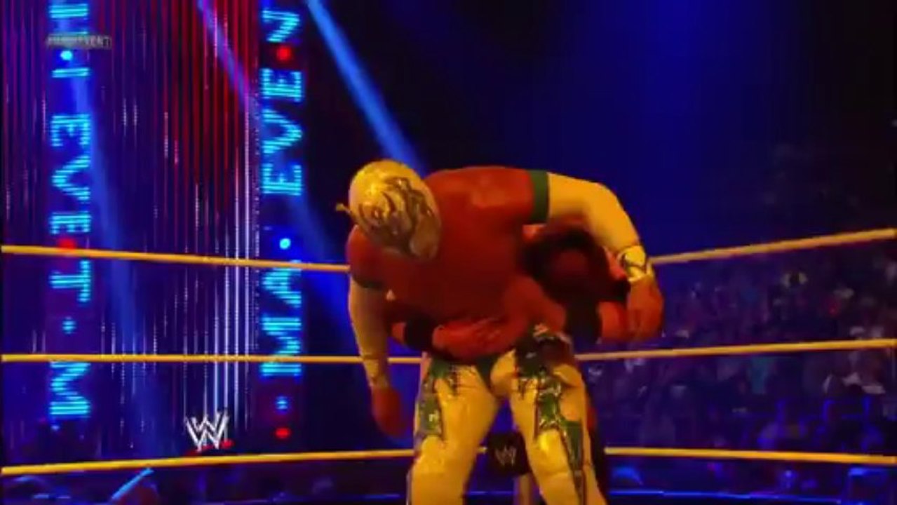 Sin Cara Vs Curtis Axel (07_08_13)