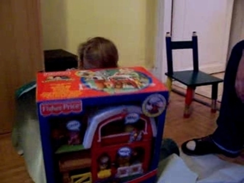 Marion débale ses cadeaux le 25.11.06