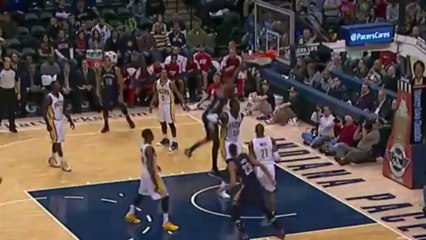 Alexis Ajinça dunke sur Roy Hibbert