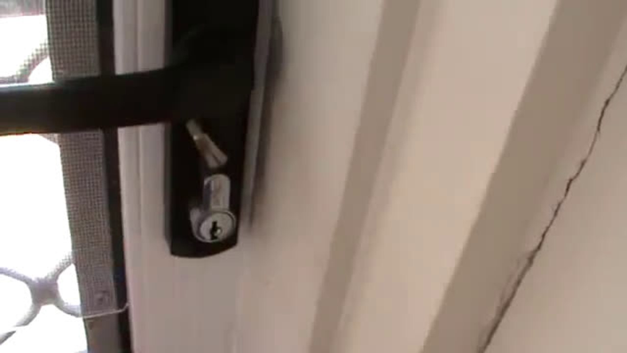 How To Lock a Safety Screen