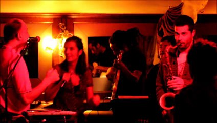 Que Dalle Orchestra - Si tu vois d'la fumée - 02/11/13 - Pub Road'88