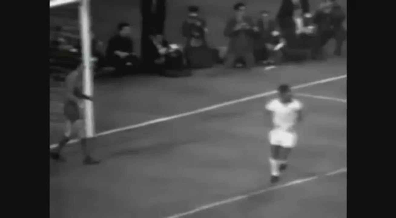 Classic Eusébio Moment v Manchester United 1968 European Cup Final