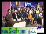 Young Girl Starts Flirting with Aftab Iqbal in Live Program Khabarnak