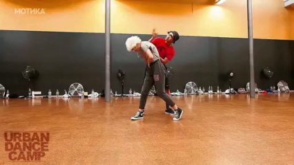 МОТИКА: Баба и дедо играат на Боб Марли