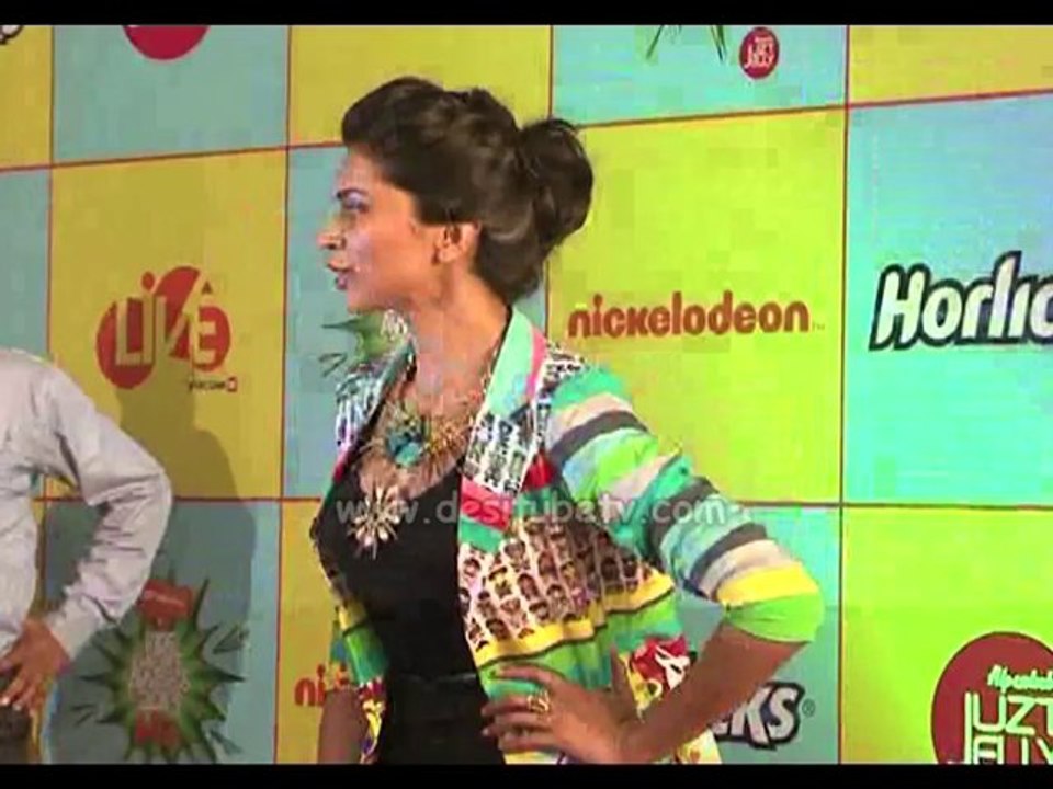 Deepika & Hot jacqueline fernandez in Red Carpet of 1st Nickelodeon  Kids Choice Awards