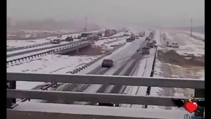 Grande incidente sull'autostrada a causa della neve