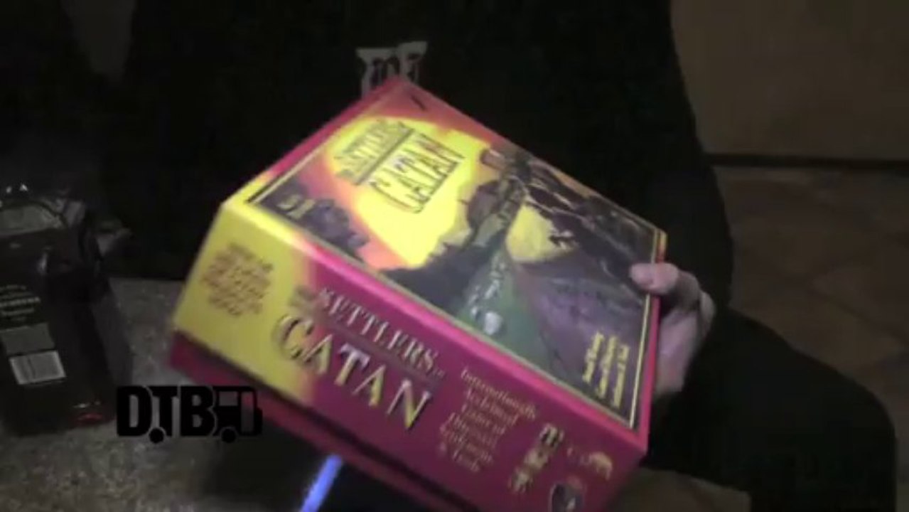 Adventure Club - BUS INVADERS Ep. 555