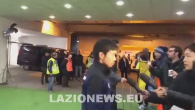 06.01 KLOSE firma autografi dopo Lazio-Inter 1-0