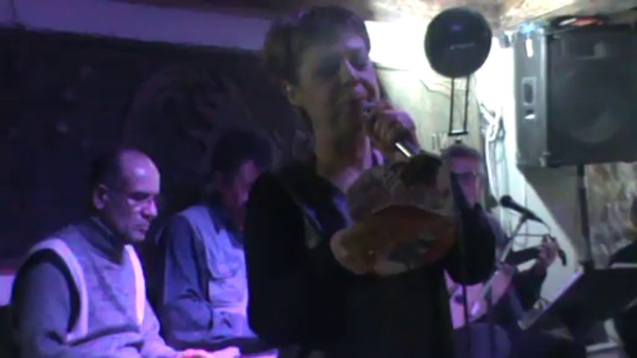 AŞK ESKİ BİR YALAN