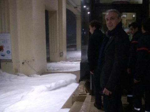 Intempéries: le casino de Biarritz assailli par les vagues - 07/01