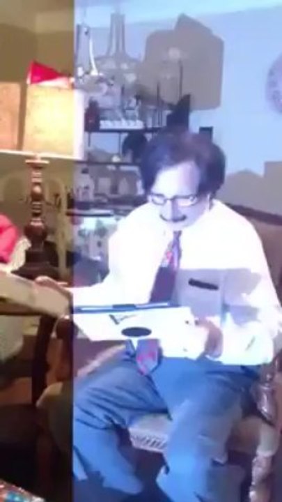 Oncle Henry devient fou en ouvrant son cadeau de NOEL : Un iPad!