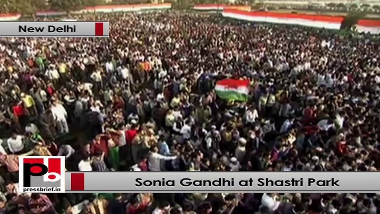 Sonia Gandhi: Pt. Nehru was responsible for our strong democracy