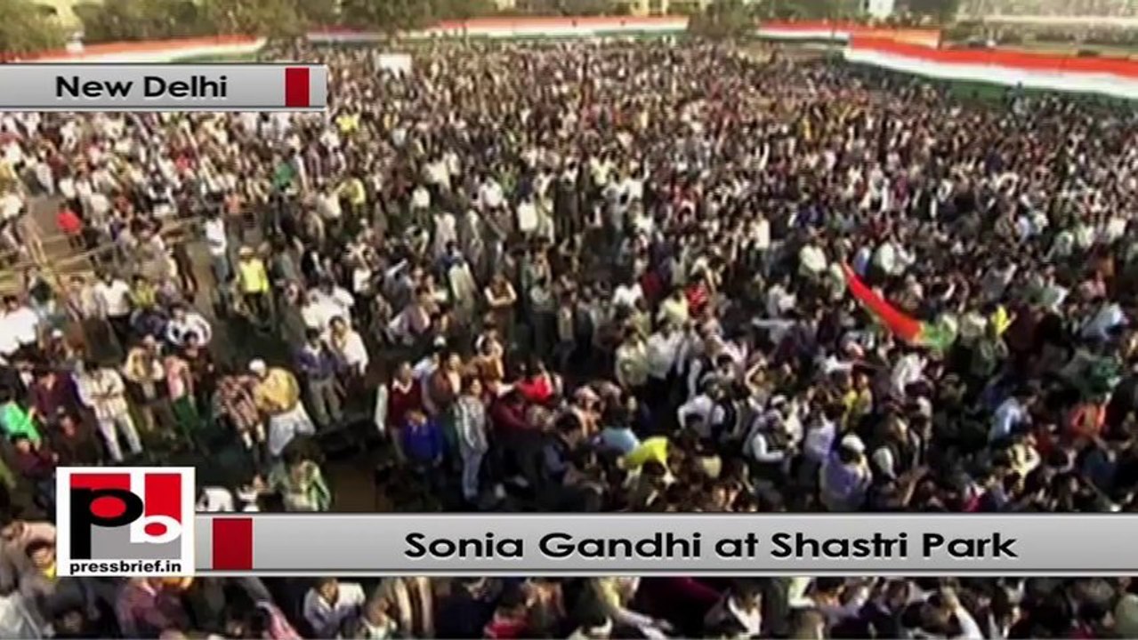 Sonia Gandhi: Congress severed masses by heart