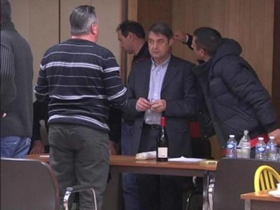 Goodyear Amiens Nord: un salarié tire l'oreille de l'un des dirigeants séquestrés - 07/01