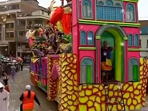 В Колумбии проходит черно-белый карнавал