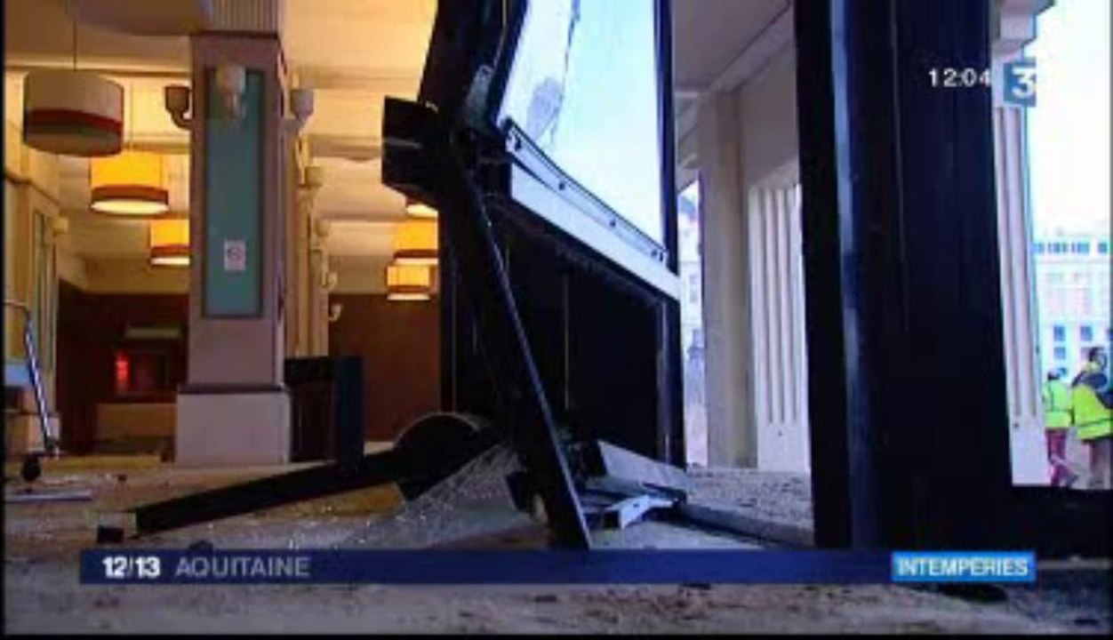 Dégâts impressionnants à Biarritz après les fortes vagues - 7 janvier 2014