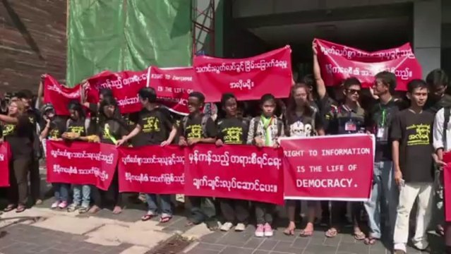 Myanmar reporters protest imprisonment of journalist