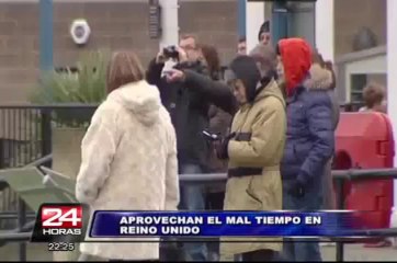 Reino Unido: osados jóvenes aprovechan mal tiempo para surcar enormes olas