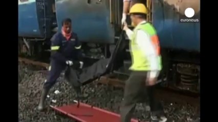 Hindistan'da trende yangın çıktı 9 kişi hayatını kaybetti