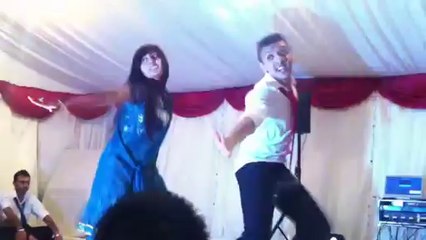 University Ke Larkion Ka Dance