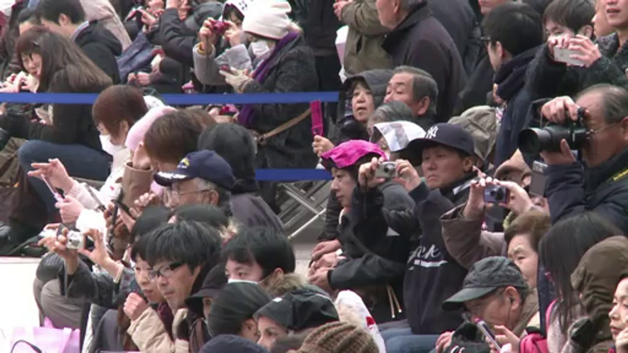 Sumo grand champs flex muscles in Tokyo