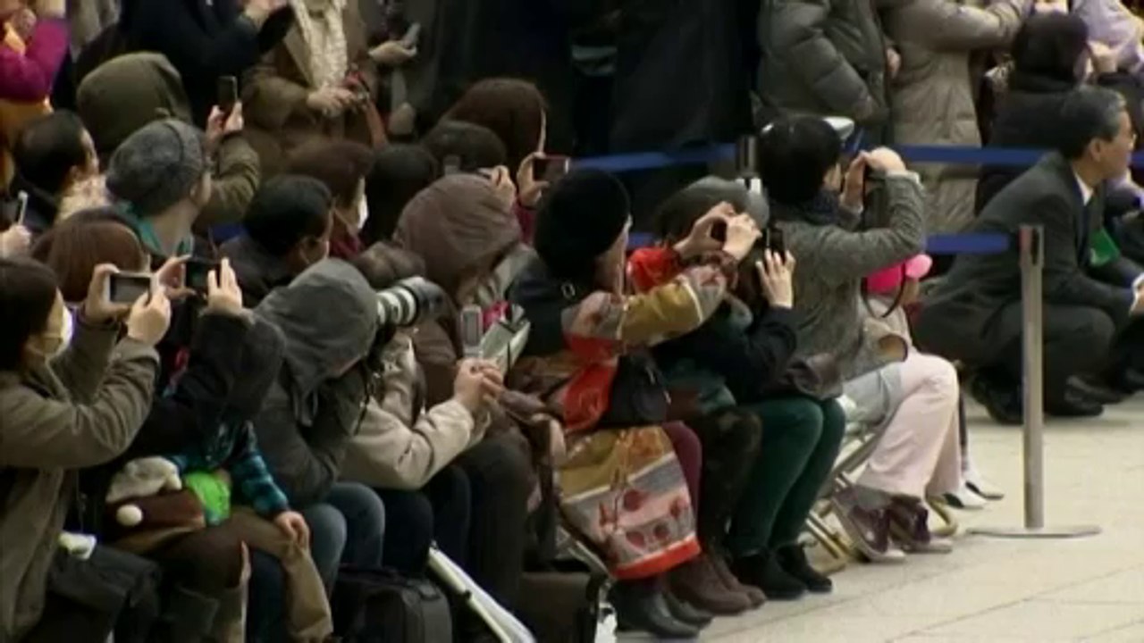 Le rituel de purification des deux grands champions de sumo japonais