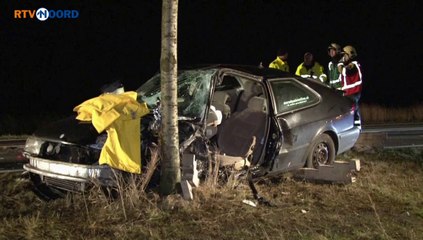 Duo bekneld na frontale botsing bij Garmerwolde - RTV Noord