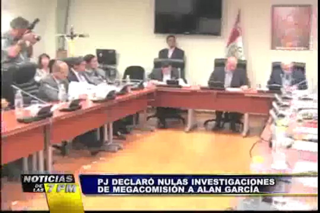 Noticias de las 7: Jóvenes denuncian discriminación en Larcomar (1/2)