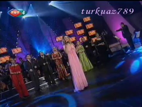 Canan SEZGİN GEYLAN-Kirpiklerinin Gölgesi Güllerle Bezenmiş