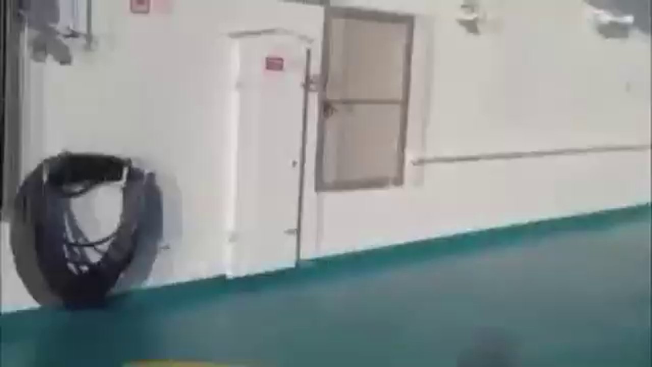 مرج البحرين ( سبحان الله )