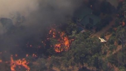 Bushfire threatens homes in Western Australia