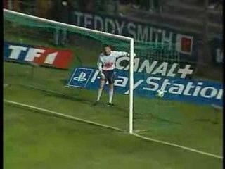 Queudrue but contre son camp