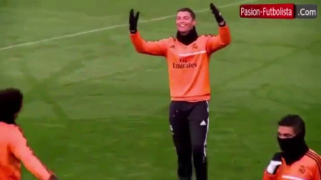 Cristiano Ronaldo se paye Pepe à l'entraînement !