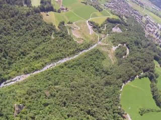 Insane Wingsuit Flight Through Dangerous Trench