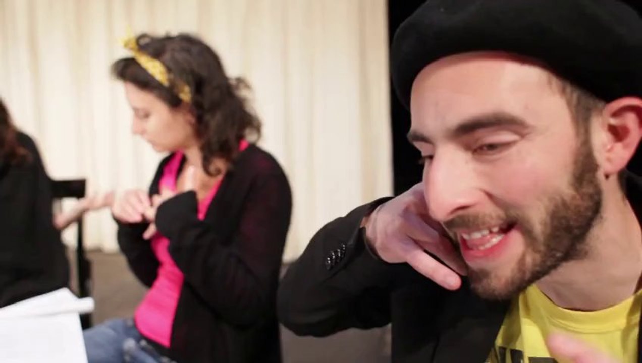 ORAZIO Mise en espace di nuovi testi dal mondo #1  BESAME MUCHO_Teatro Valle Occupato 281113 - YouTube