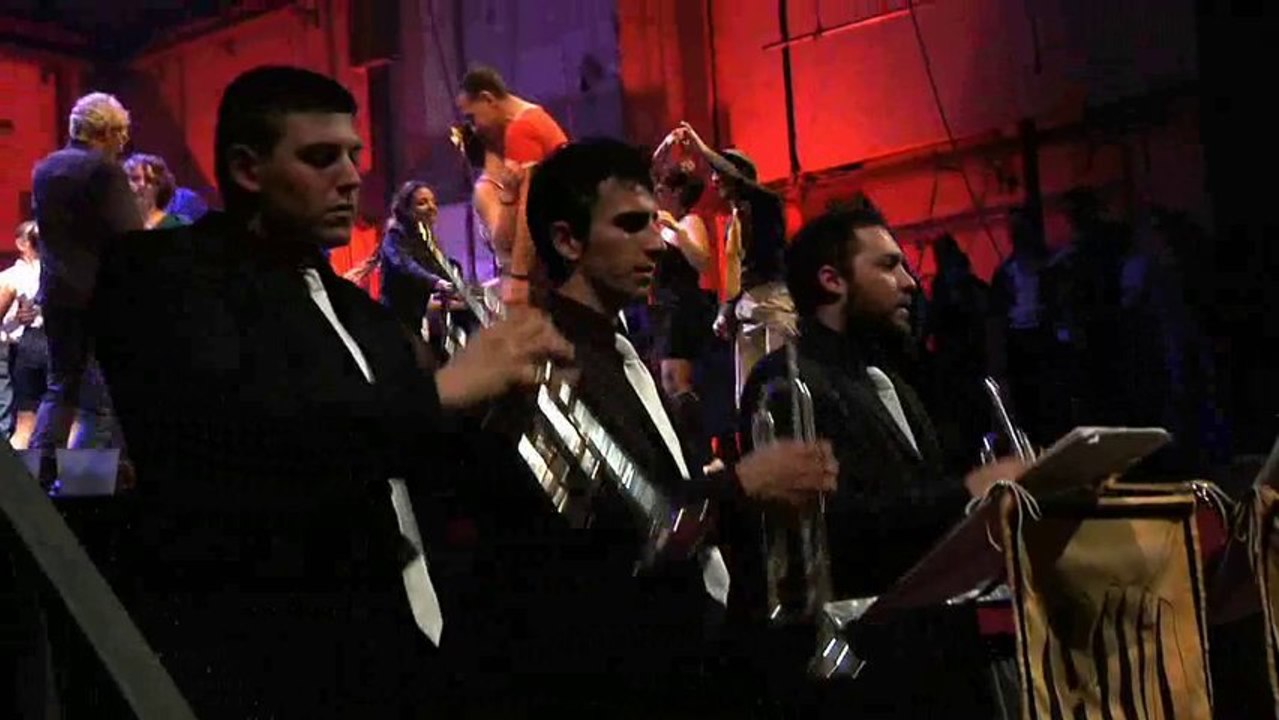 Teatro Valle Occupato 14 dicembre 2013 - On the Sunny Side of Street - YouTube