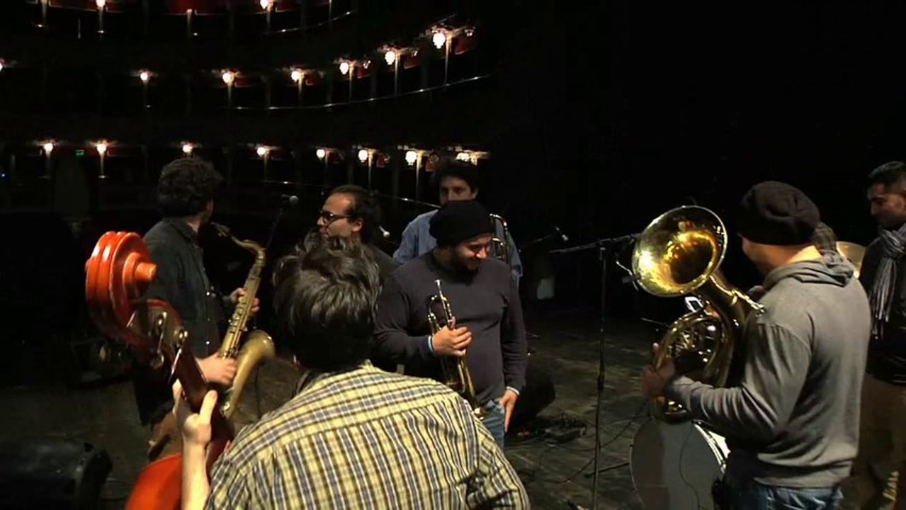 Teatro Valle Occupato 15 dicembre 2013 - Errichetta soundcheck - YouTube