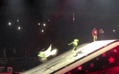 Un conducteur de moto victime d'un gros accident en plein show !