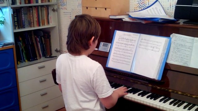 Philips Xenium W8510 - тест камеры, песня про зайцев