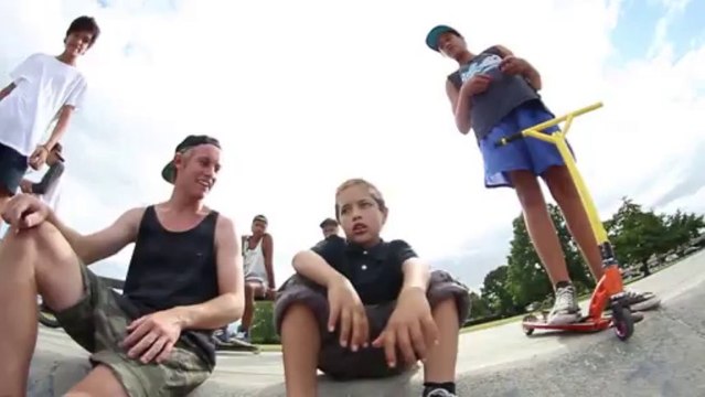 WASTED 8 YEAR OLD KID WHO SMOKES WEED DRUNK AT SKATEPARK - copie
