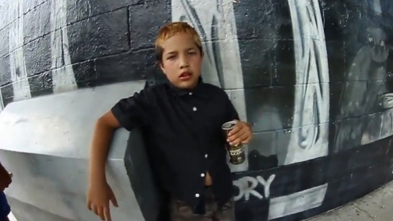 Un Skateur de 8 ans bourré en Nouvelle Zélande!! Trottinette au Skatepark!!