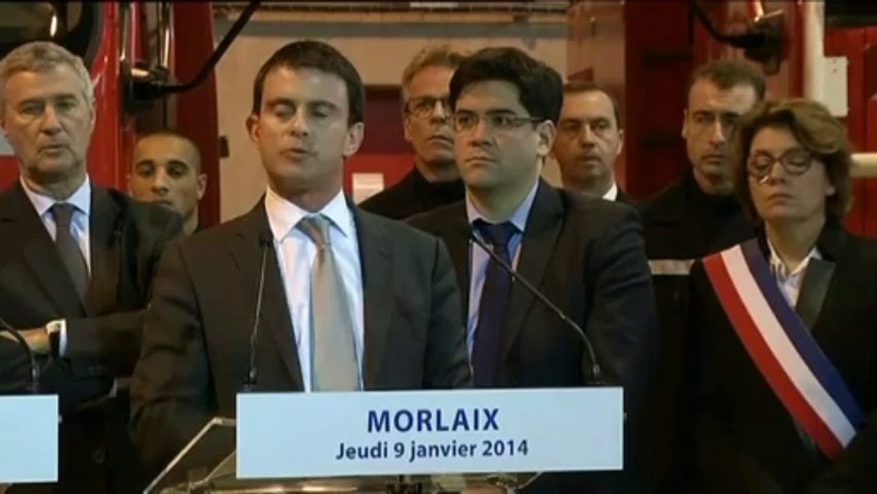 Valls : "Ce geste dit de la 'quenelle' est un geste antisémite"