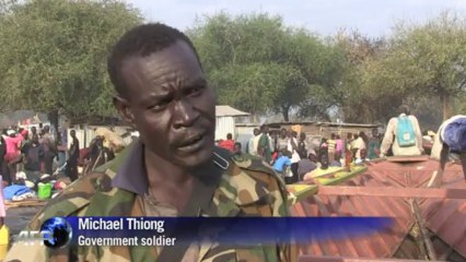 Hundreds of S.Sudanese flee country's warzone by water