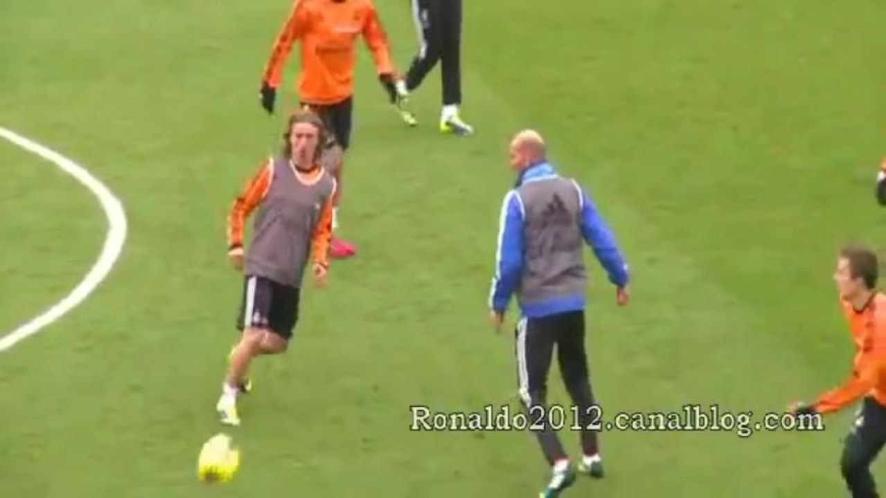Zidane avec Cristiano Ronaldo Modric Isco Bale Real Madrid Entrainement