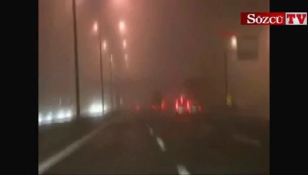 Sis Boğaz'da gemi trafiğini durdurdu