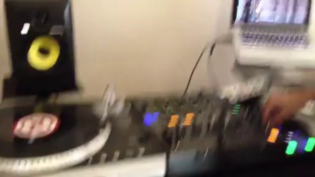 DJ Mixes - VIP ENTERTAINMENT DJ